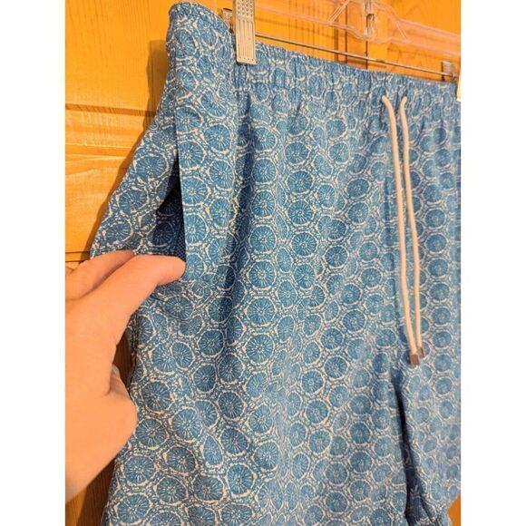 J. McLaughlin Men's‎ Swim Beach Trunks Lined Mesh Blue Seashells Size XL - Picture 2 of 6